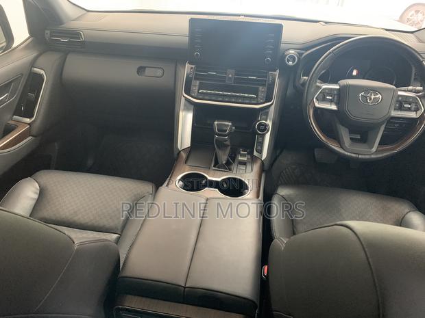 Land Cruiser 2021 3.5L Petrol 4WD - Pristine White
