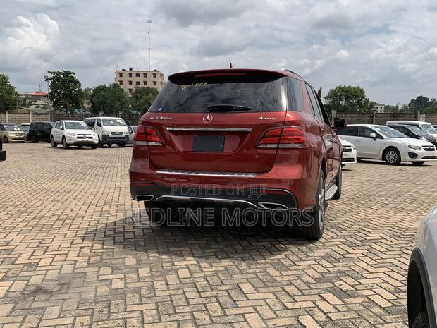 GLE 350d 4MATIC 2017: Red Mercedes-Benz GLE-Class SUV