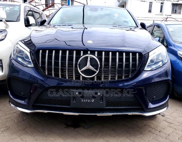 New 2018 Mercedes-Benz GLE 350d 4MATIC: Stylish Blue SUV