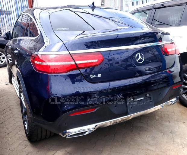 New 2018 Mercedes-Benz GLE 350d 4MATIC: Stylish Blue SUV