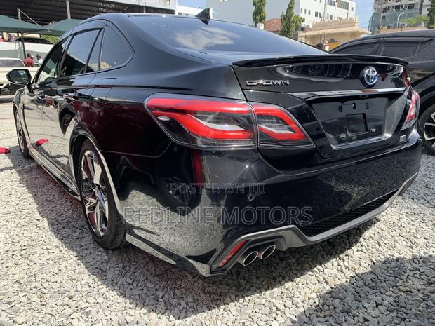 Black 2018 Crown Toyota - Elegant Sedan