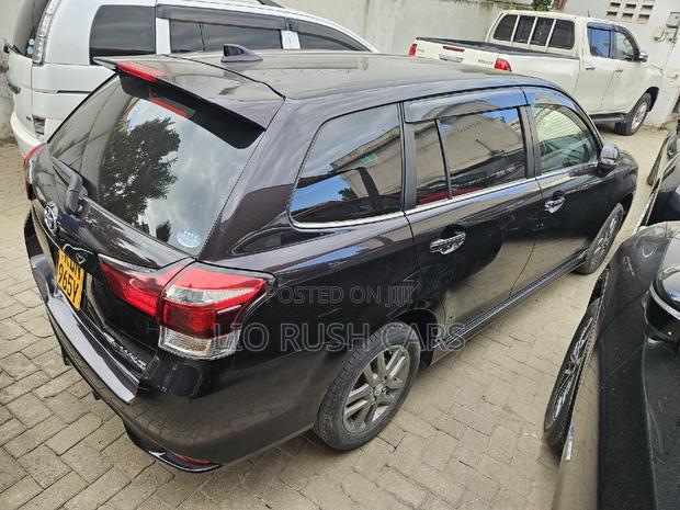 2018 Toyota Corolla Fielder - Black Edition: Elegant and Powerful