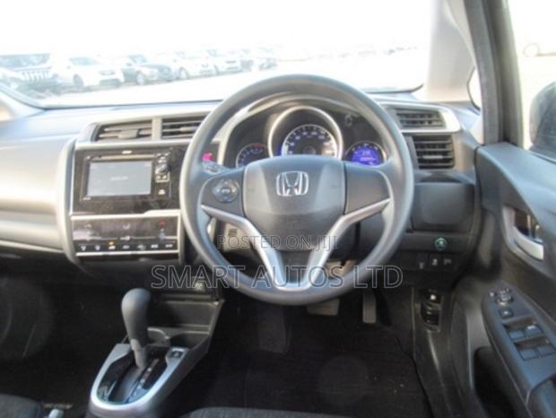 Honda Fit 2017 - Compact, Efficient, and Modern Vehicle