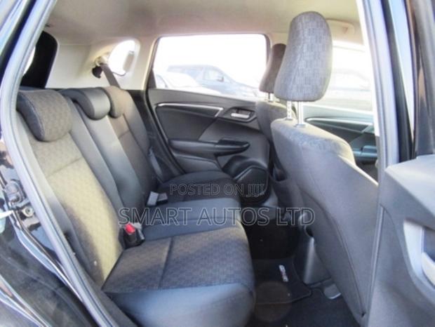 Honda Fit 2017 - Compact, Efficient, and Modern Vehicle