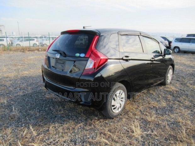 Honda Fit 2017 - Compact, Efficient, and Modern Vehicle