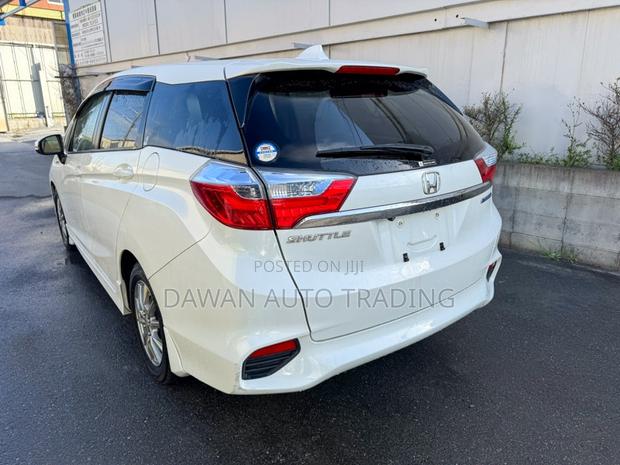 White Honda Fit Shuttle 2017 - Pristine Condition