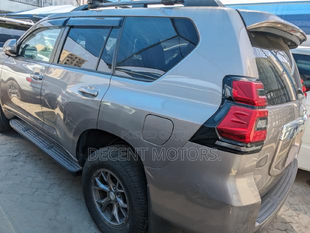 2018 Toyota Land Cruiser Prado 2.7 Titanium Gold