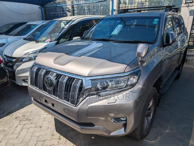 2018 Toyota Land Cruiser Prado 2.7 Titanium Gold