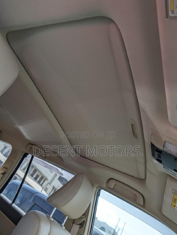 Toyota Land Cruiser Prado 2018 White: Premium Performance and Luxury