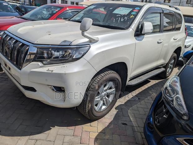 Toyota Land Cruiser Prado 2018 White: Premium Performance and Luxury
