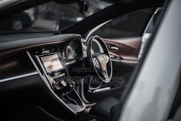 2015 Toyota Harrier Off-White SUV: Minimum Two Variants for You