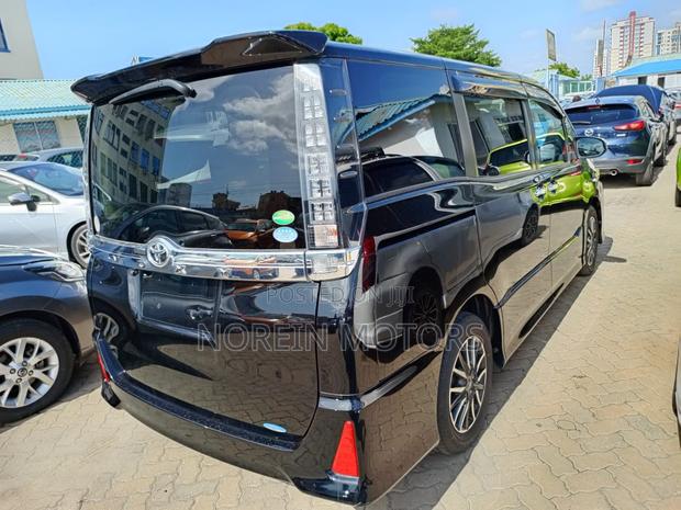 2017 Toyota Voxy in Black: Modern and Spacious