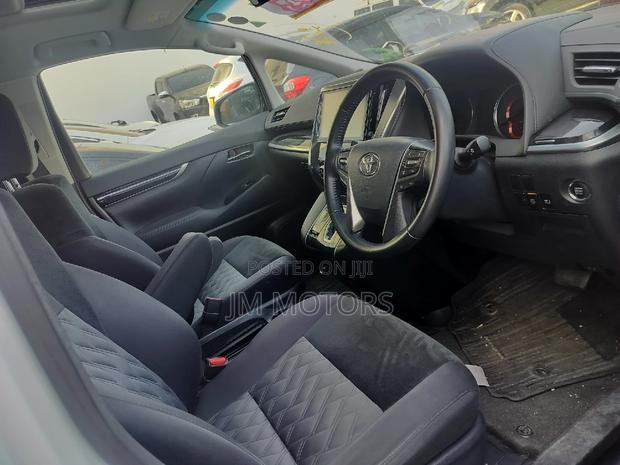 Toyota Alphard 2018 White