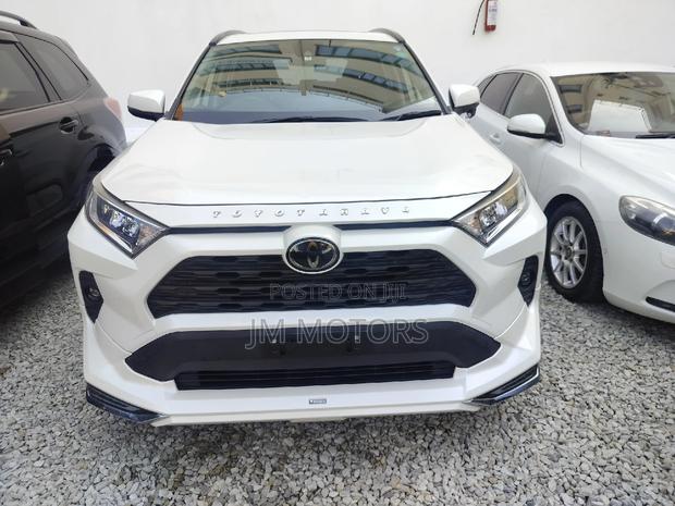 Toyota RAV4 2019 White
