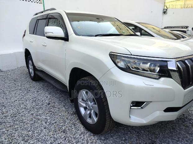 Toyota Land Cruiser Prado 2017 White