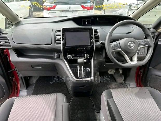 2017 Red Nissan Serena: Comfortable and Sophisticated