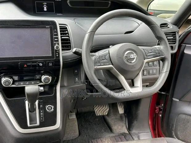 2017 Red Nissan Serena: Comfortable and Sophisticated