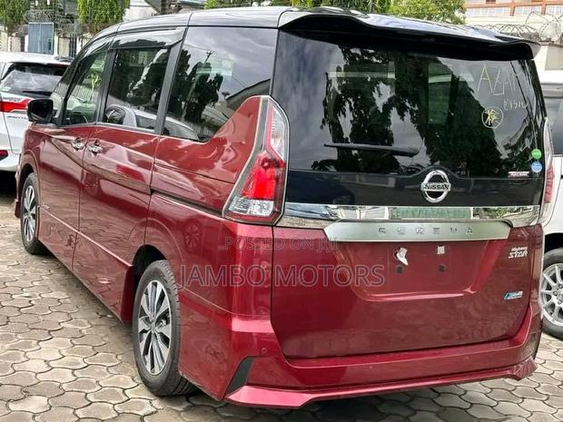 2017 Red Nissan Serena: Comfortable and Sophisticated