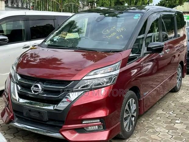 2017 Red Nissan Serena: Comfortable and Sophisticated