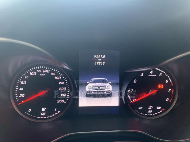 2016 Mercedes-Benz C200 Blue: Luxury Compact Sedan
