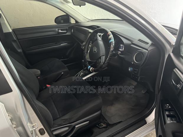 Pre-owned 2014 Toyota Corolla Fielder Silver - Great Value