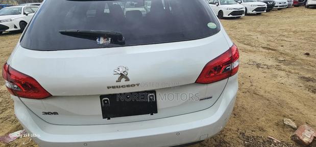 Pre-owned 2017 Peugeot 308 White Car
