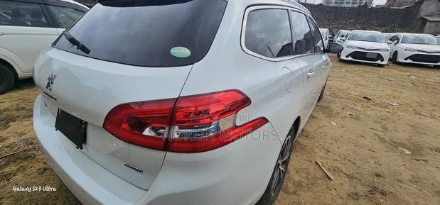 Pre-owned 2017 Peugeot 308 White Car