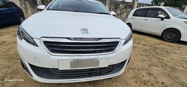 Pre-owned 2017 Peugeot 308 White Car