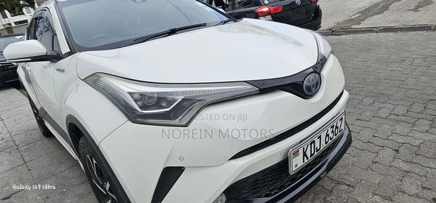 Pre-owned Toyota C-HR 2017 Off White - Excellent Condition