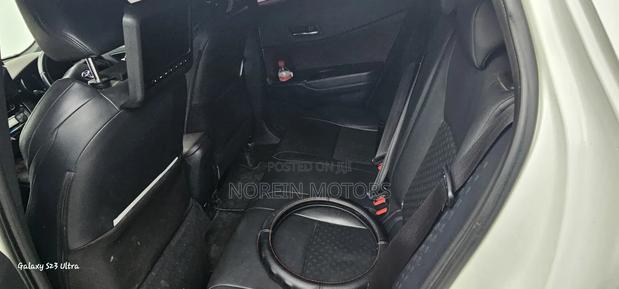 Pre-owned Toyota C-HR 2017 Off White - Excellent Condition