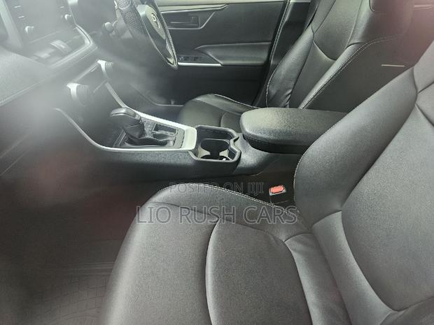 2019 Toyota RAV4 Silver: Modern SUV with Power and Comfort