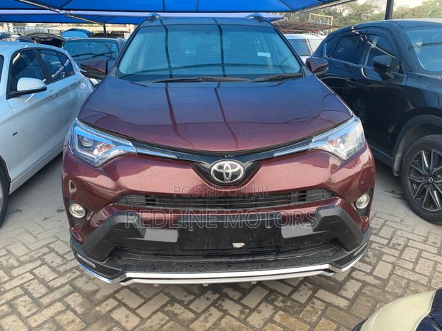 Luxurious 2018 Toyota RAV4 in Burgundy - Experience the Ultimate Driving Comfort!