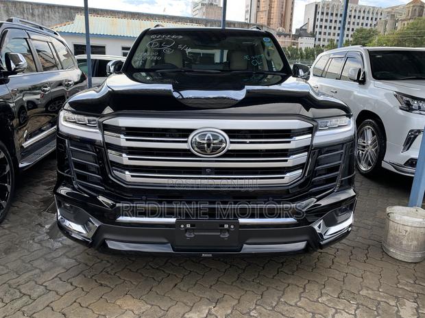 2023 Toyota Land Cruiser Black: A Symbol of Luxury and Durability