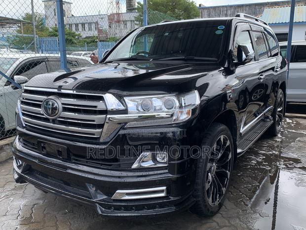 2017 Toyota Land Cruiser ZX 4.6 V8 Matt Black - Rugged and Reliable SUV for Off-Roading