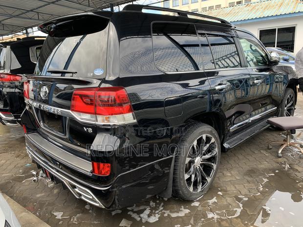 2017 Toyota Land Cruiser ZX 4.6 V8 Matt Black - Rugged and Reliable SUV for Off-Roading