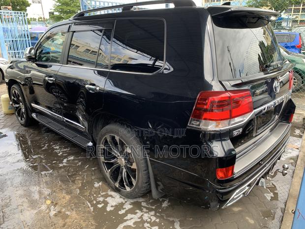 2017 Toyota Land Cruiser ZX 4.6 V8 Matt Black - Rugged and Reliable SUV for Off-Roading