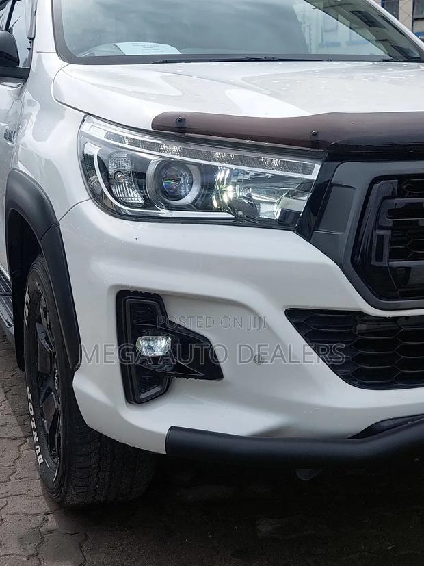 Toyota Hilux 2019 White