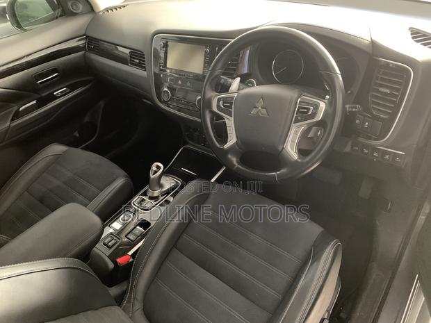 Mitsubishi Outlander 2.0 PHEV AWD 2017 - Quality Used Car for Sale