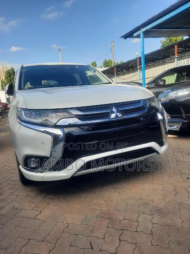 2017 Mitsubishi Outlander PHEV AWD - White