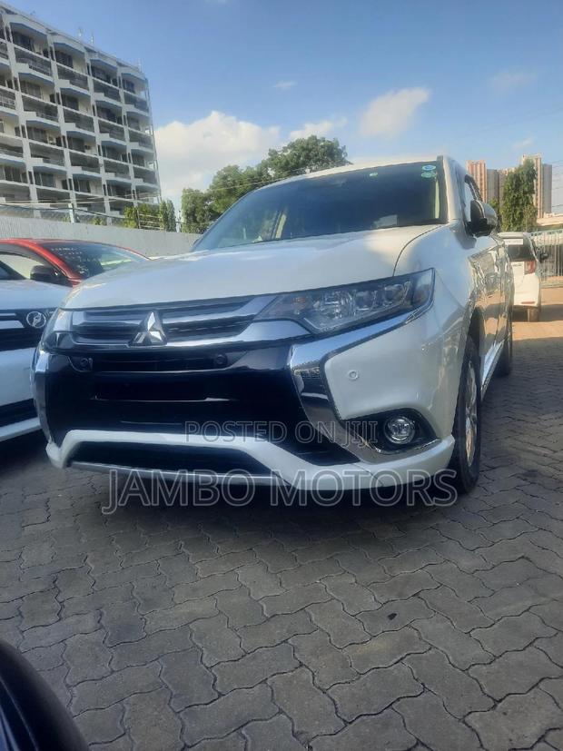 2017 Mitsubishi Outlander PHEV AWD - White
