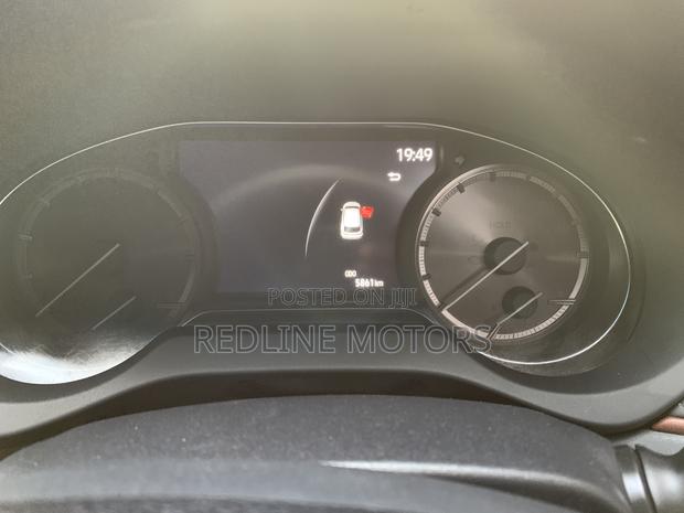 2021 Toyota Harrier 2.5 Hybrid - Ivory