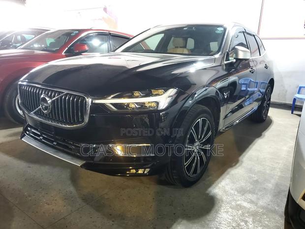 2018 Volvo XC60 T5 Momentum AWD Black - Pre-Owned Luxury SUV
