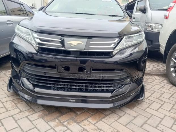 2018 Toyota Harrier - Black Edition: A Stylish Ride