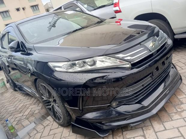 2018 Toyota Harrier - Black Edition: A Stylish Ride