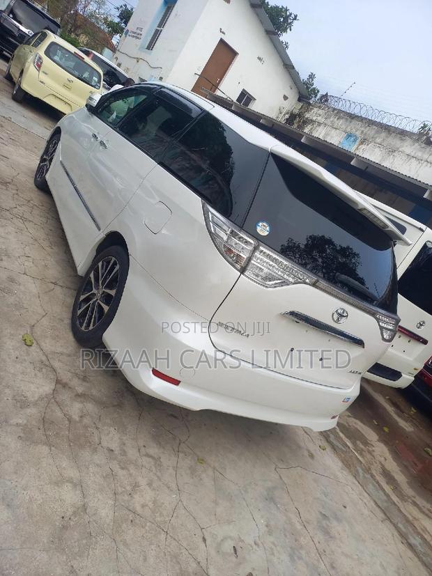 Toyota Estima 2017 White