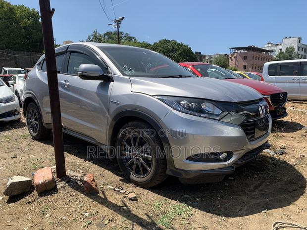 2017 Honda Vezel 1.5 Hybrid 2WD - Elegant Silver Crossover