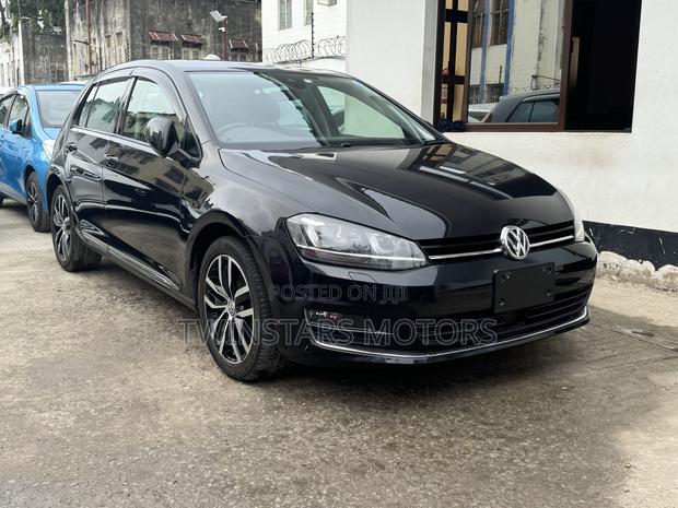 New 2017 Volkswagen Golf TSI SEL 4-Door FWD - Sleek Matt Black