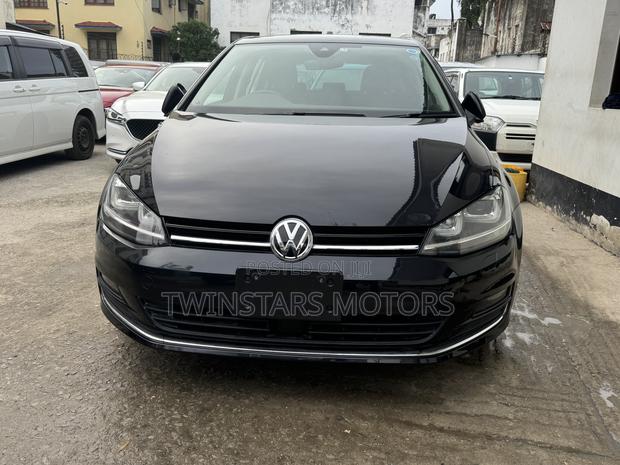 New 2017 Volkswagen Golf TSI SEL 4-Door FWD - Sleek Matt Black