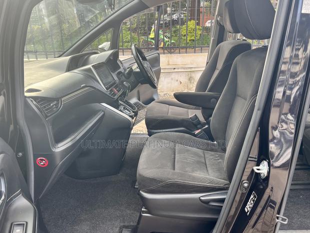 Purple 2017 Toyota Esquire 2.0 FWD 7-Seater SUV Available