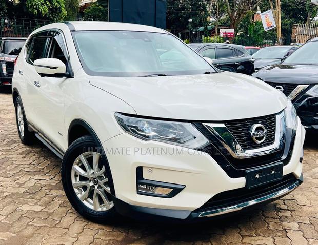 2017 Nissan X-Trail 2.0 Petrol AWD - White, Luxury Edition